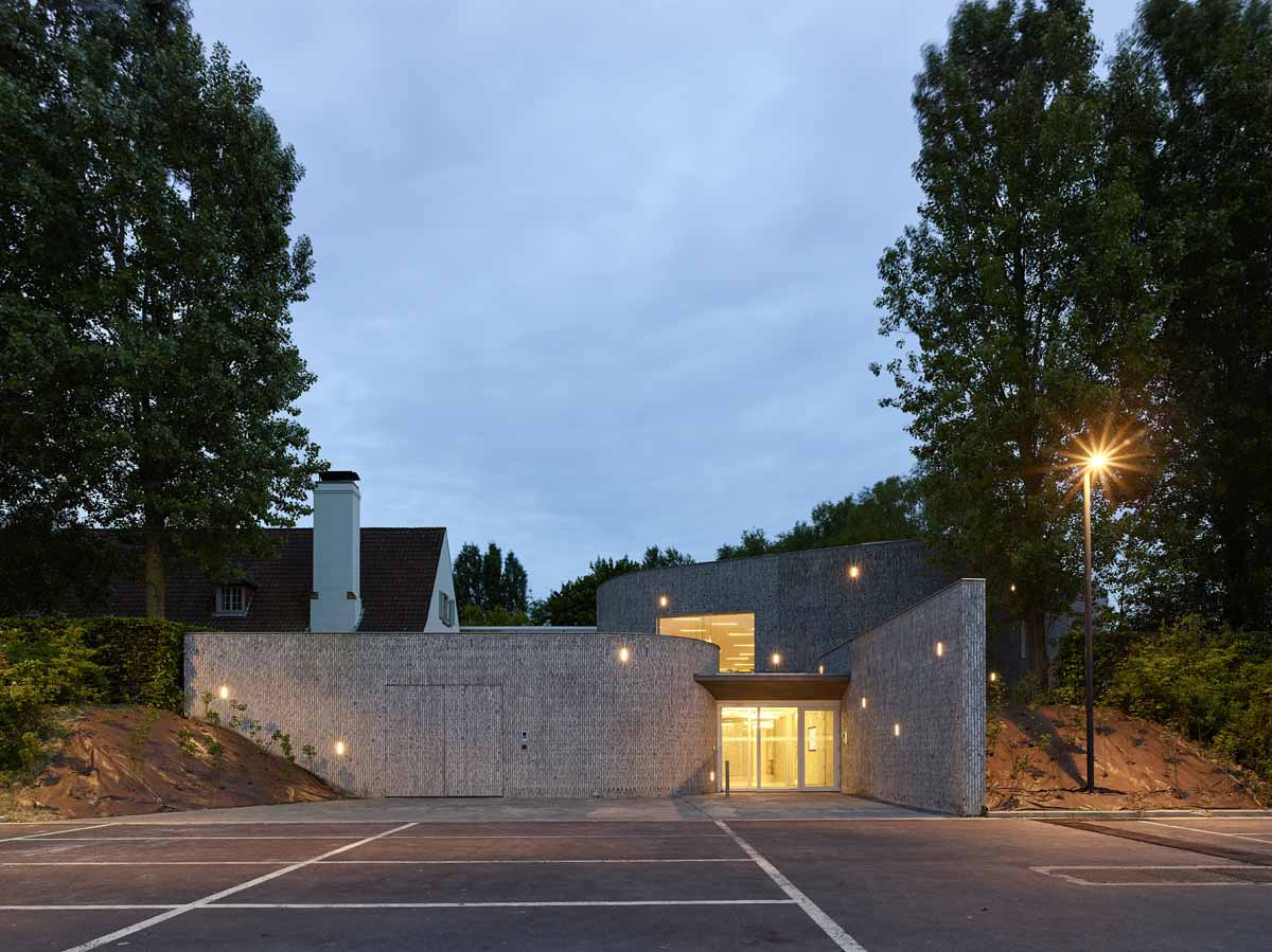© Dennis De Smet - Auditorium AZ Groeninge Kortrijk / Dehullu Architecten