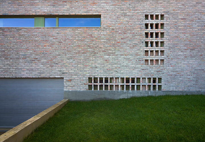 Iron Porch House / Földes Architects