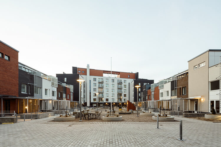© Tuomas Uusheimo - Kalasataman Huvilat Townhouses / PORTAALI architects Ltd + ArkOpen Ltd