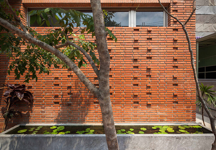 Ngamwongwan House / Junsekino Architect and Design
