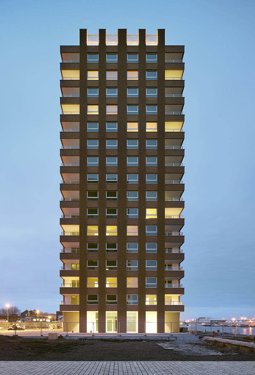 © Philip Dujardin- Westkaai Towers 5 & 6 / Tony Fretton Architects