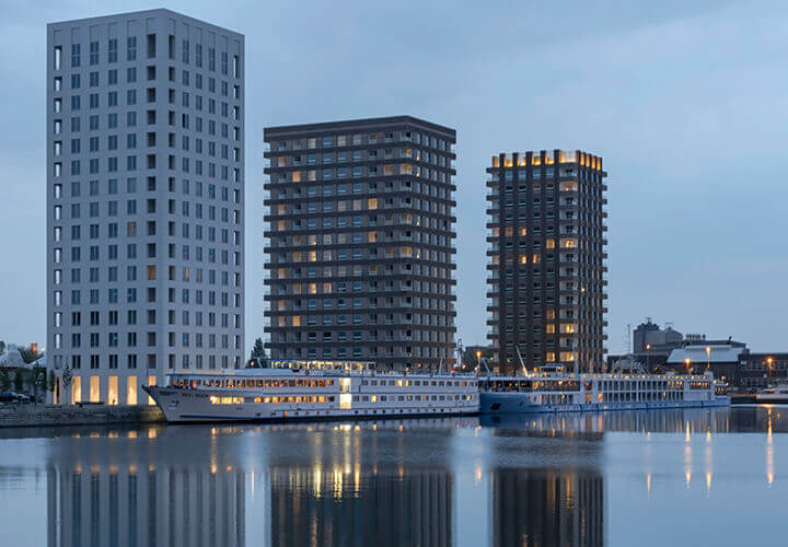 © Philip Dujardin - Westkaai Towers 5 & 6 / Tony Fretton Architects