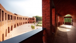 School of Dancing Arches / Samira Rathod Design Associates