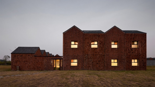 Three Courtyard Community centre / AZL architects