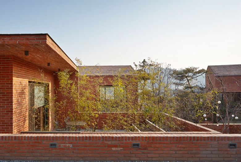 Fortress Brick House / Wise Architecture