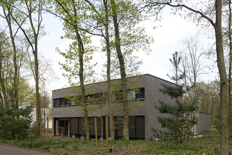 Housing for the visually impaired / 70F architecture