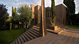 FAMILY HOUSE IN MONTRAS / RICARDO BOFILL TALLER DE ARQUITECTURA