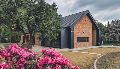 A modern barn / Kunkiewicz Architekci