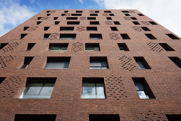 38 Housing Units / Avenier Cornejo Architectes