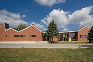 Day Care in Zsámbék / Földes Architects