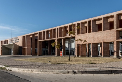 Villa el Libertador Municipal Hospital / Santiago Viale + Ian Dutari + Alejandro Paz