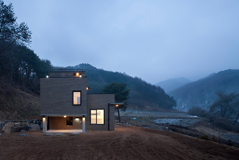 House in Sang-an / studio GAON