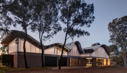 Woodcraft Neighbourhood Centre / Carter Williamson Architects